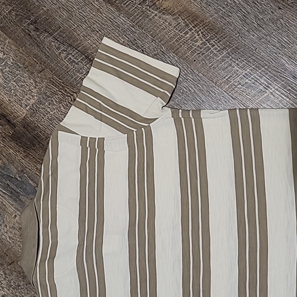 Gently Loved men's golf shirt size small made by Van Heusen mint condition - Picture 11 of 11